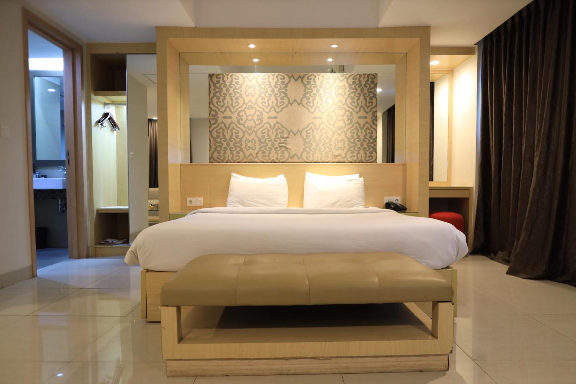 Metland Hotel Чиребон Экстерьер фото