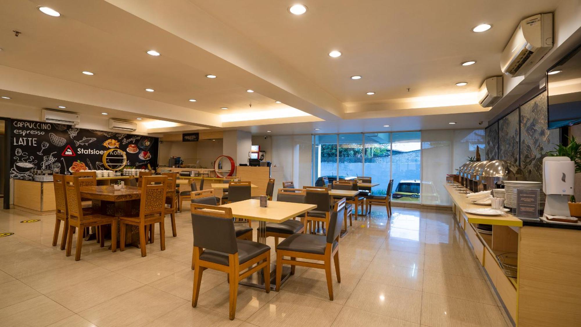 Metland Hotel Чиребон Экстерьер фото
