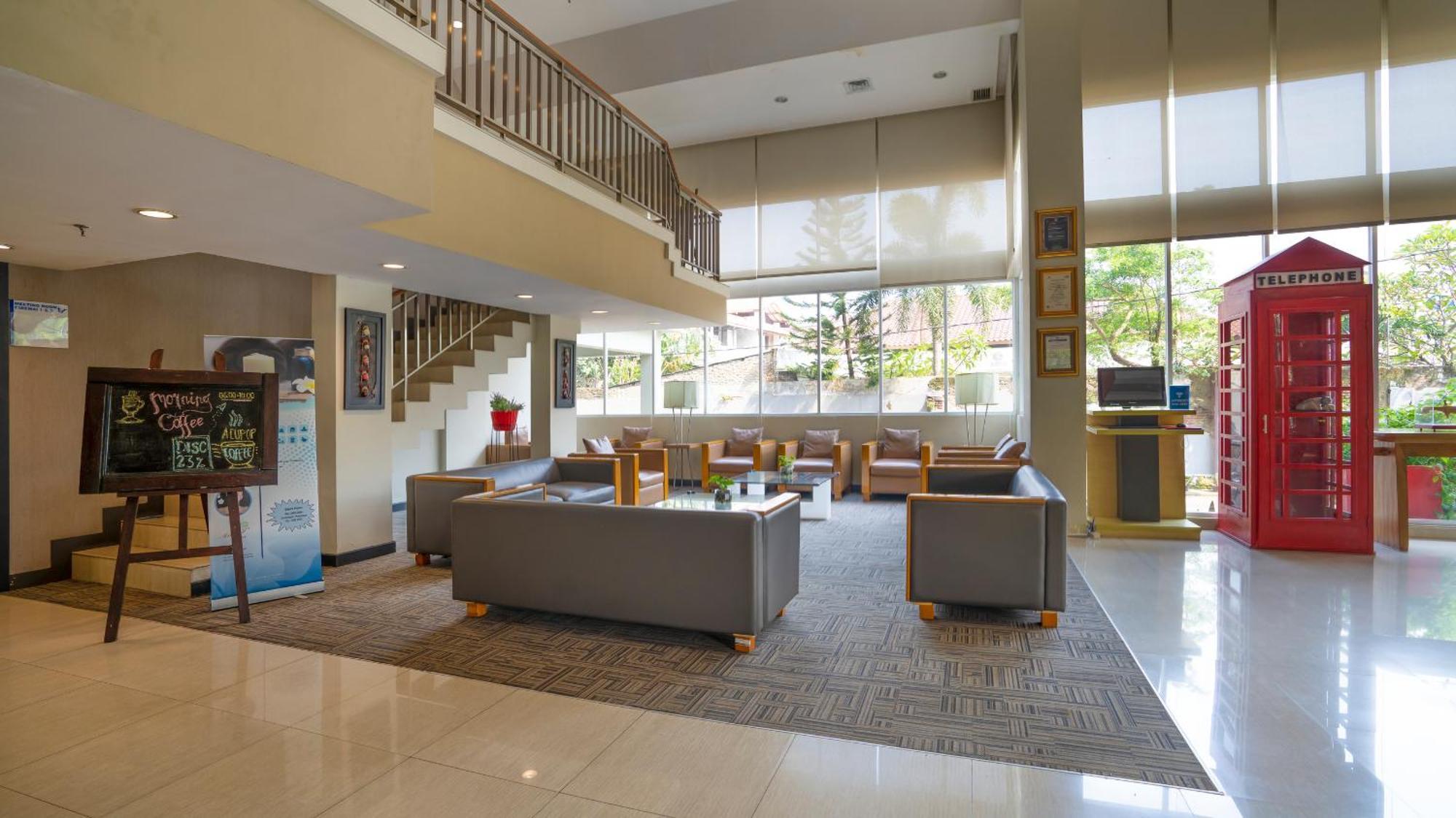 Metland Hotel Чиребон Экстерьер фото