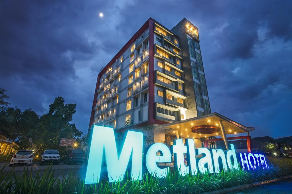 Metland Hotel Чиребон Экстерьер фото